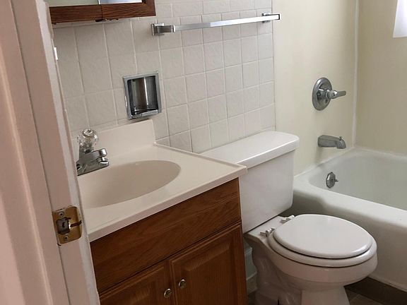 4th image of 5414 N Knoxville Ave APT A