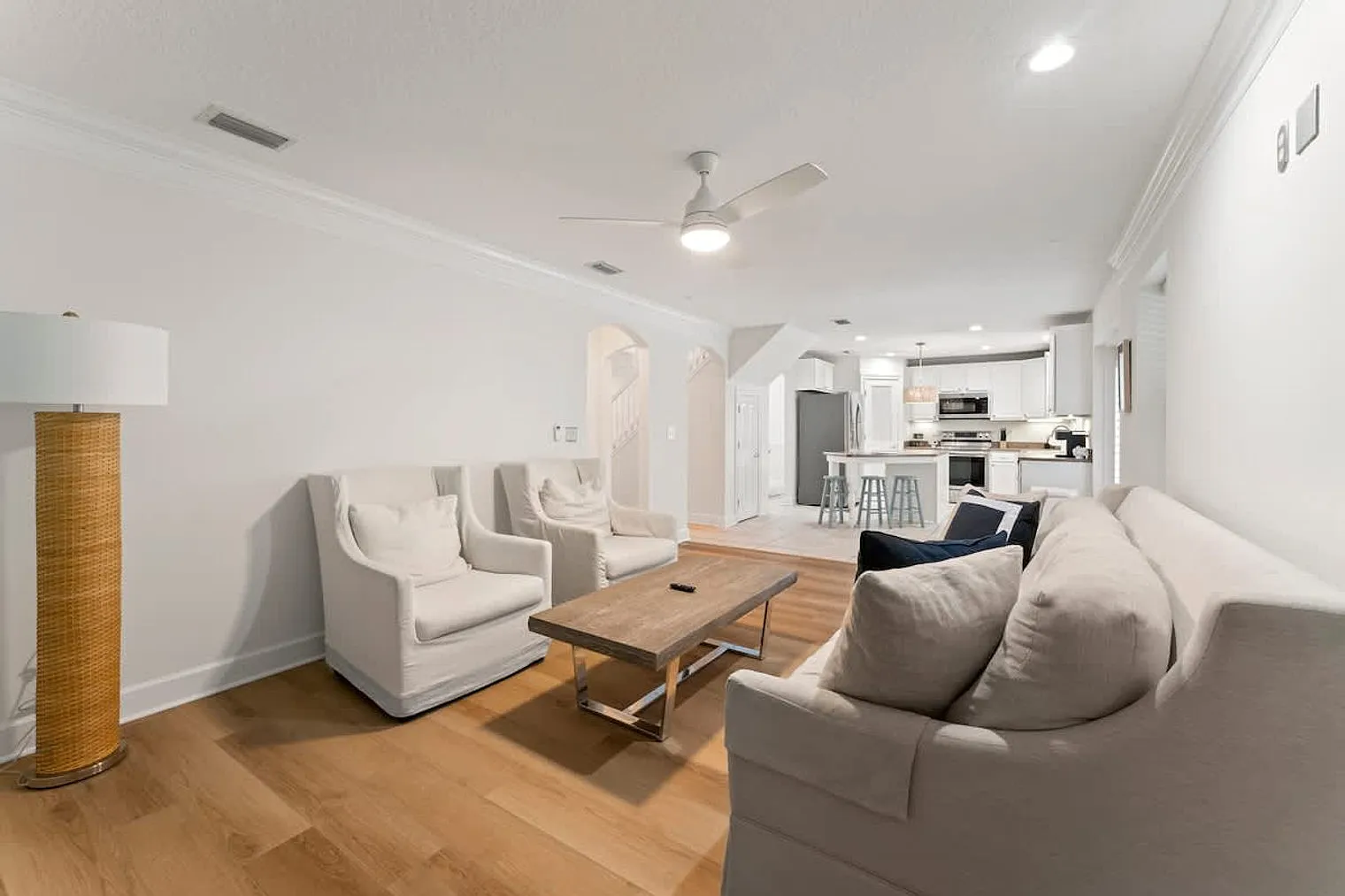 4 bed, 2.0 bath, 1969 sqft, $5,070 — Photo 4