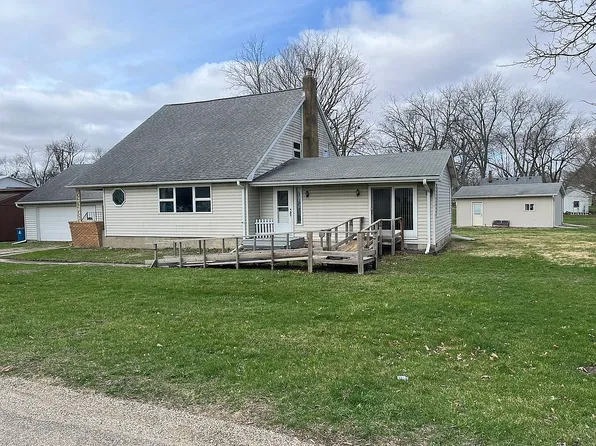 104 N Main St, Lostant, IL 61334