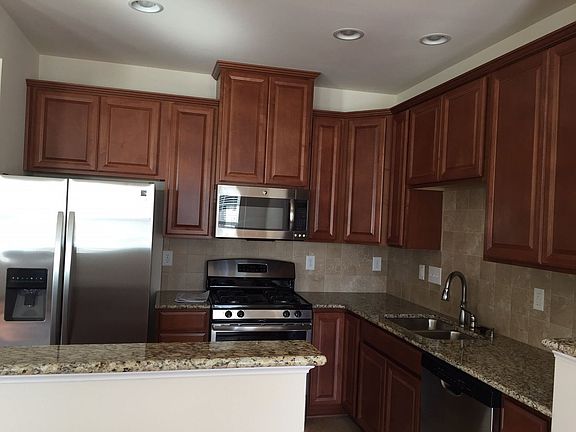 3rd image of 2416 Silverthorn Dr