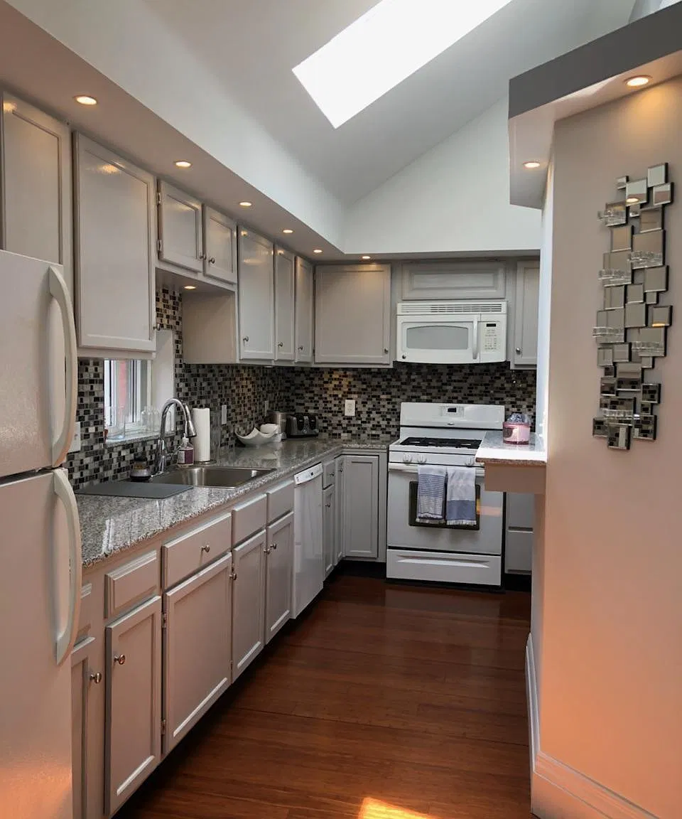 1 bed, 900 sqft, $1,200 — Photo 3