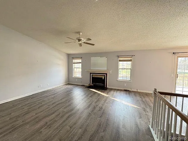 1922 Pebble Creek Dr — Photo 4