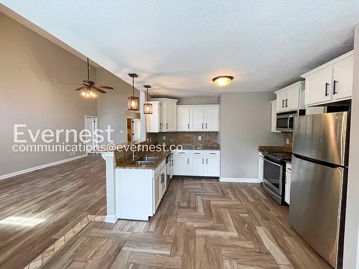 3655 Fox Tail Dr — Photo 4