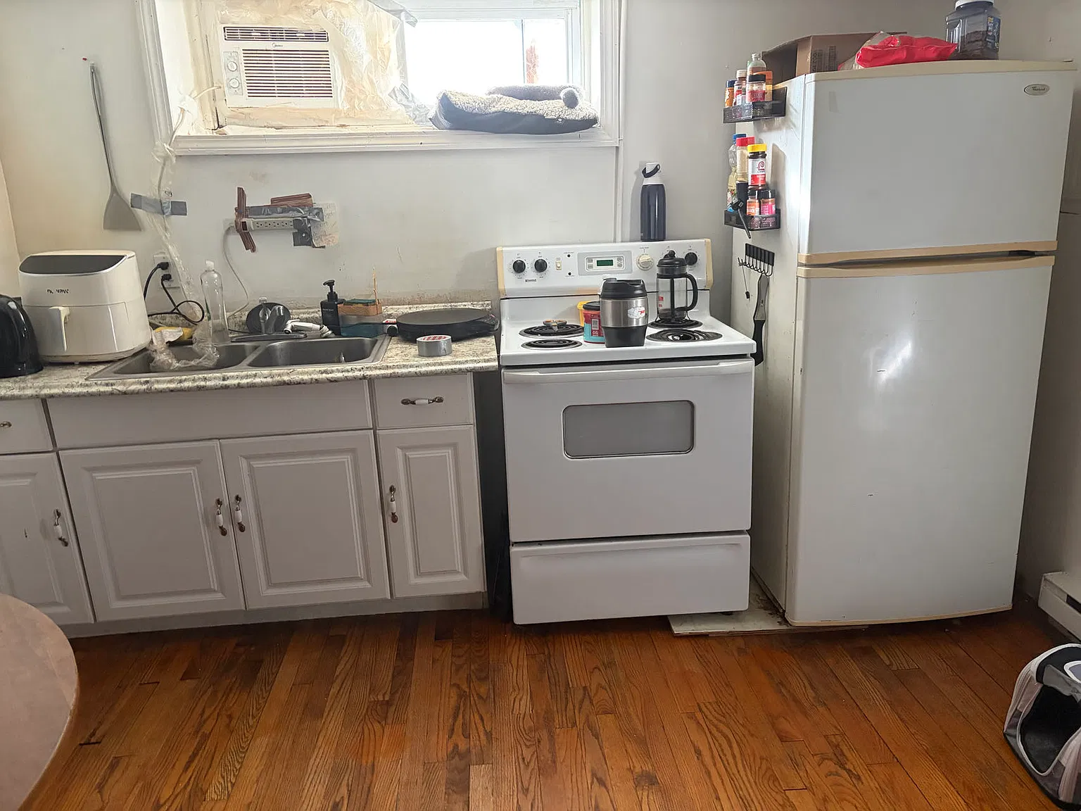 Studio, $825 — Photo 2