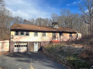 32 Arrow Head Dr, Stamford, CT 06903