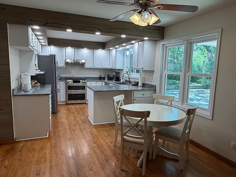 W176N8625 Sunset Ridge Dr — Photo 6