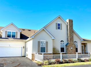 1084 Burgundy Cir, Pennsburg, PA 18073