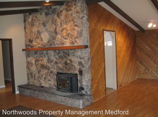 1567 Angelcrest Dr, Medford, OR