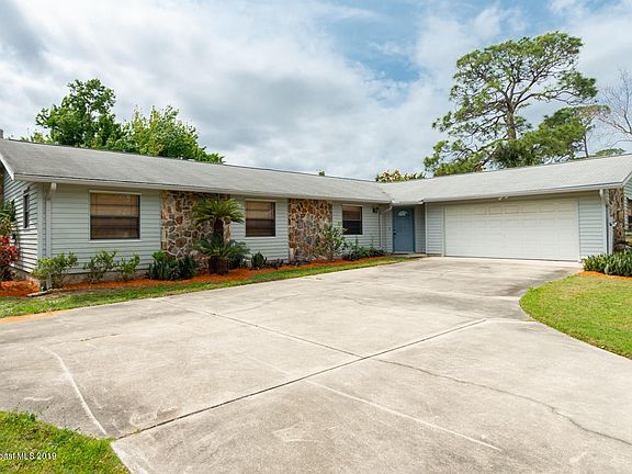 3rd image of 535 Hidden Creek Dr