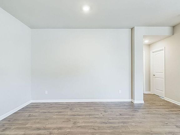 5th image of 356 Crowne Parc Dr