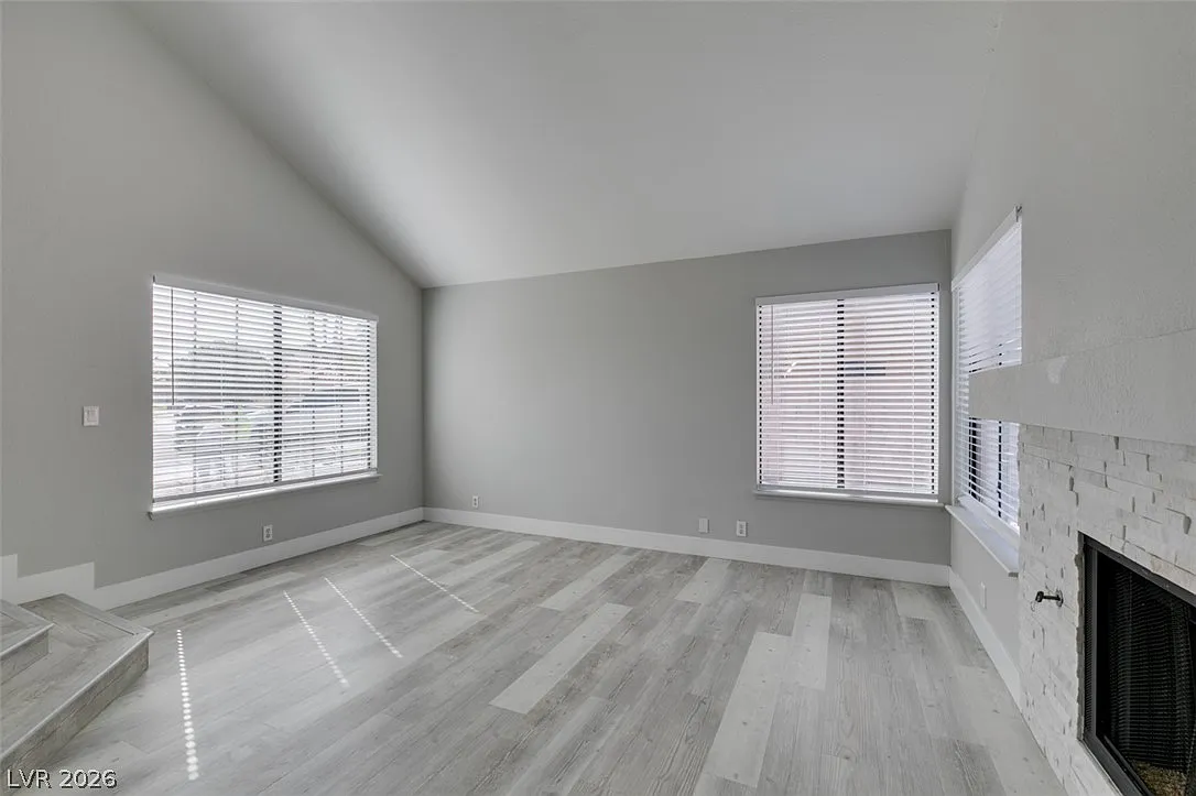 3 bed, 2.5 bath, 1330 sqft, $1,995 — Photo 2