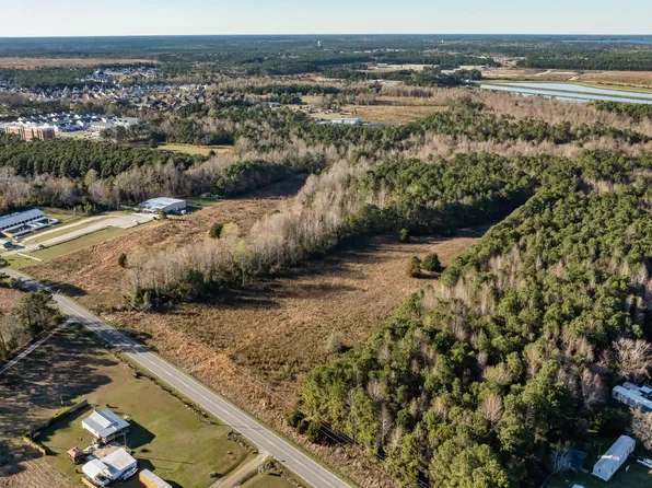 1055 Old Folkstone Road, Sneads Ferry, NC 28460