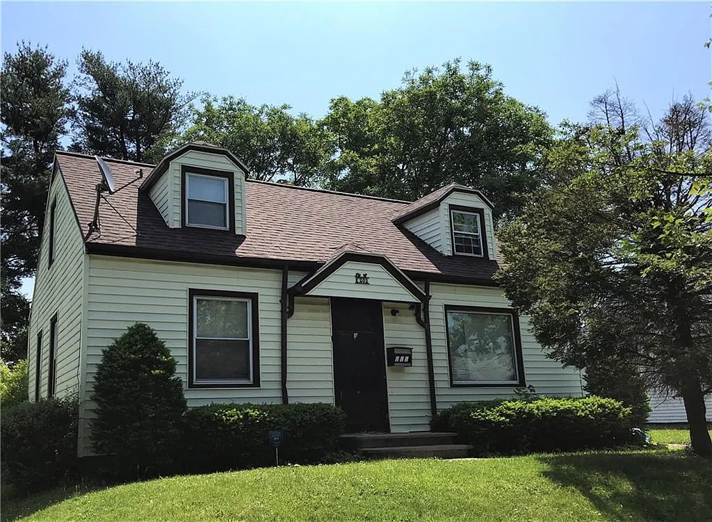 202 Newcomb St photo 1