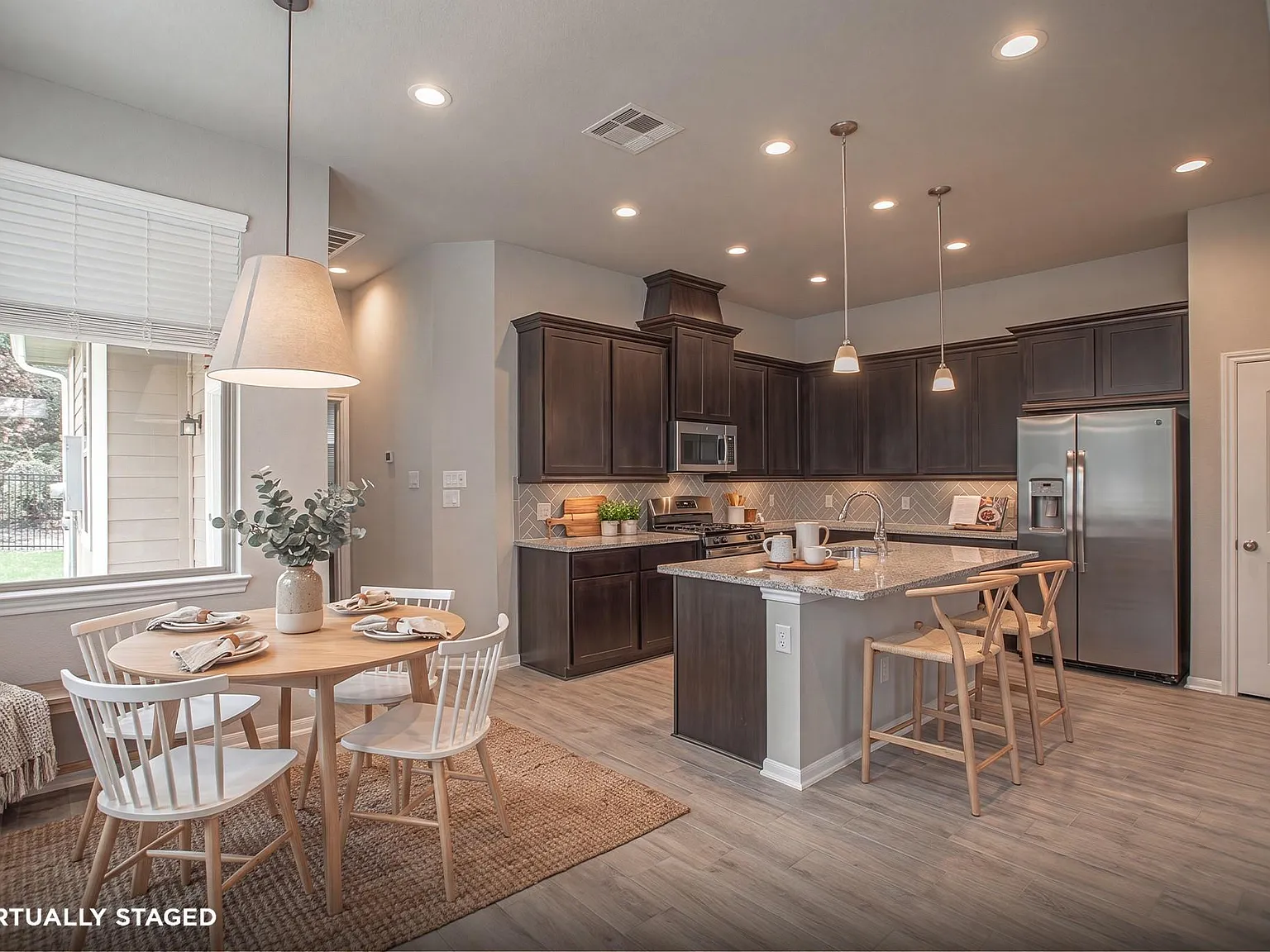 3 bed, 2.5 bath, 1907 sqft, $2,400 — Photo 3