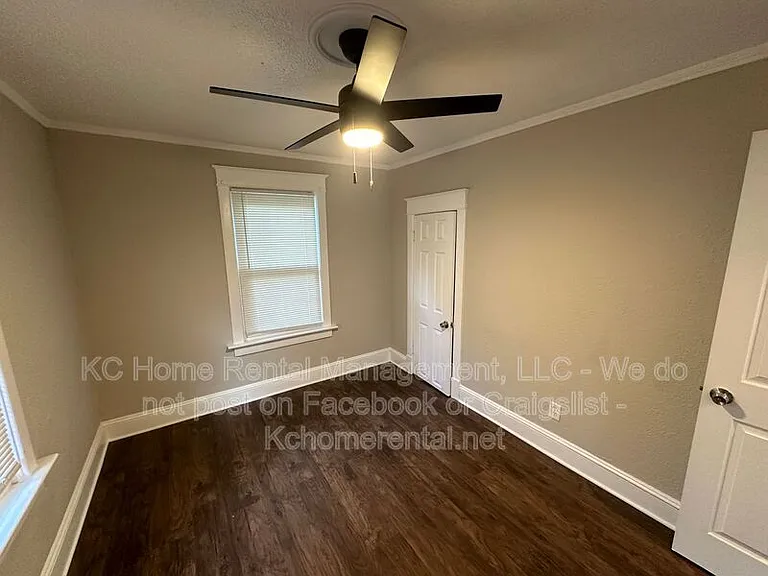 3016 E 32nd St — Photo 35