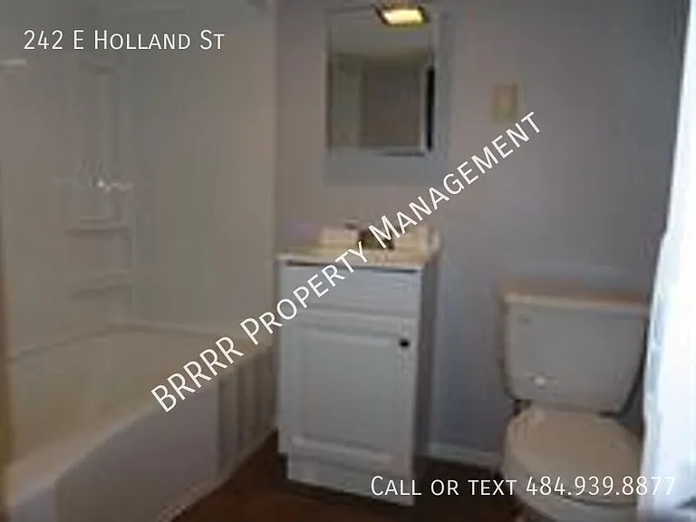 242 E Holland St — Photo 11