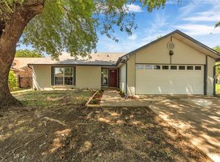 3300 Amberway Dr, Arlington, TX 76014