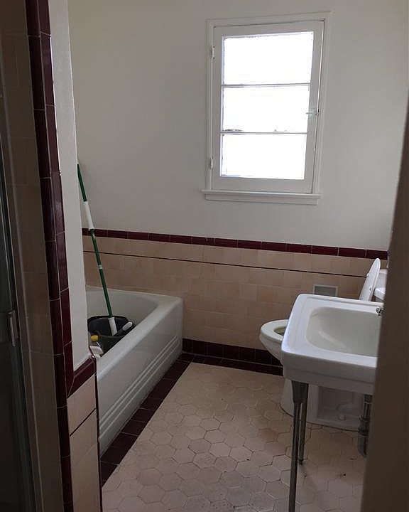 2nd image of 942 Alandele Ave