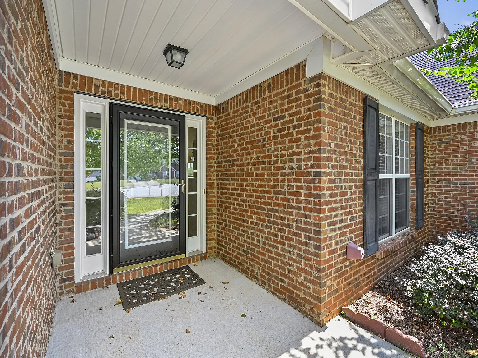 3 bed, 1900 sqft, $2,200 — Photo 4