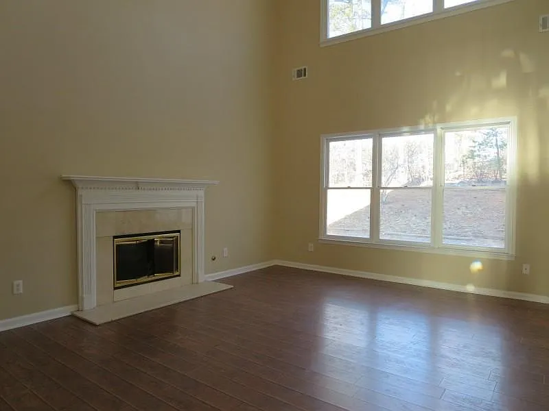 4 bed, 2.5 bath, 2308 sqft, $2,725 — Photo 4