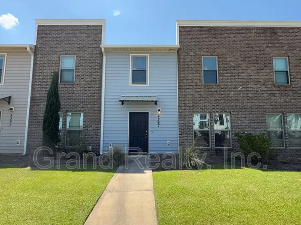 4397 Village Oak Ln, Pace, FL 32571