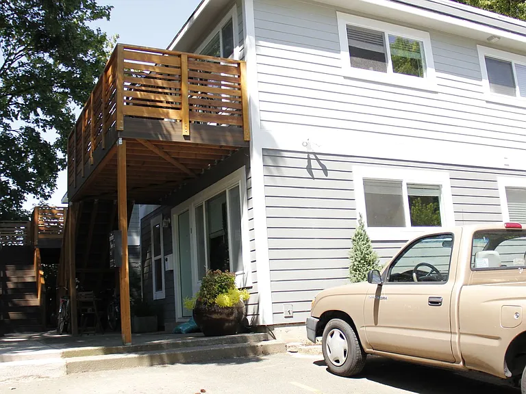 2819 NE Flanders St #3 — Photo 4