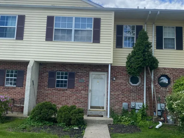 112 Chester Ct, Downingtown, PA 19335
