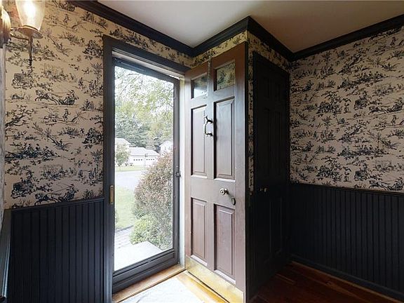 3rd image of 106 Holiday Ln