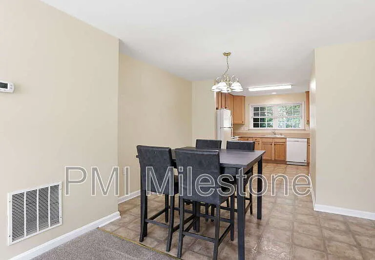 24 Mabel Ln — Photo 9