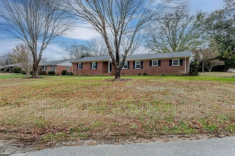 Building Photo - 400 Fairhaven Dr
