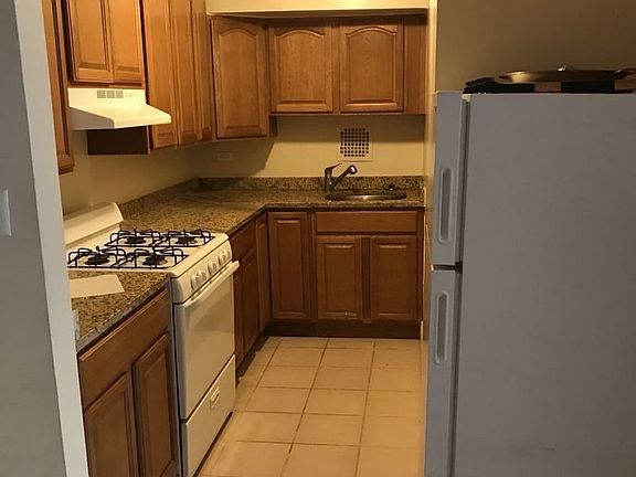 4th image of 465 E 7th St APT 2N