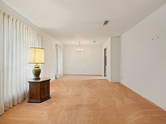 5th image of 105 W Lilly Ln
