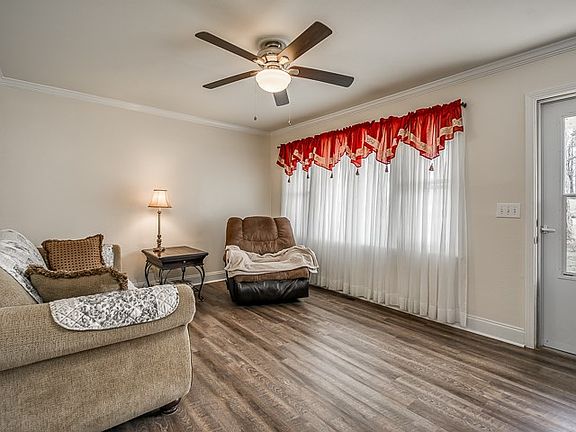 4th image of 490 Camp Dr