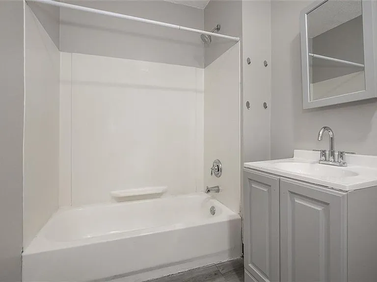 5614 Drake Ave — Photo 6