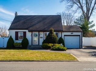 172 Throop St, West Babylon, NY 11704