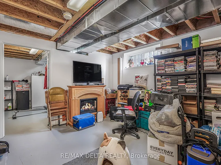 786 Lawrence St — Photo 17