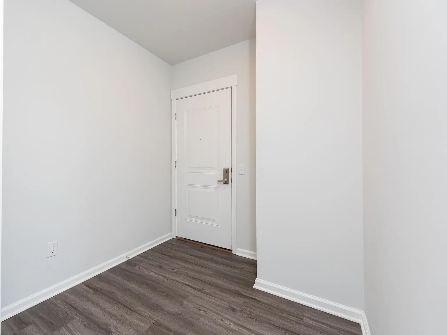 15 W Lincoln Ave — Photo 4