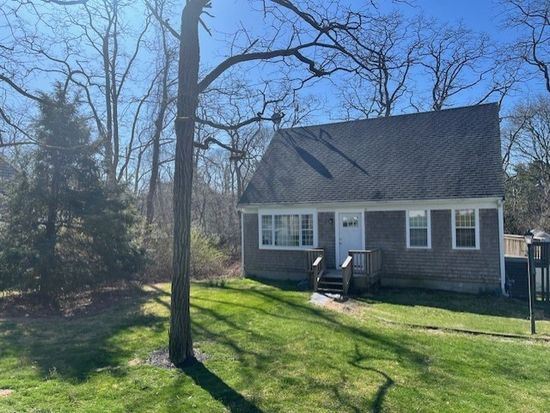 17 Ebenezer Rd, Barnstable, MA 02630