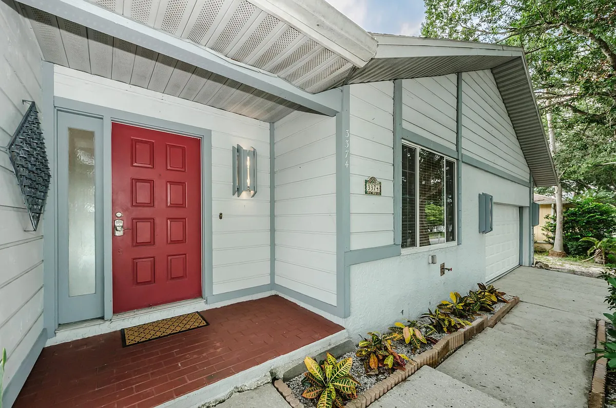 Building Photo - 3374 Hyde Park Dr