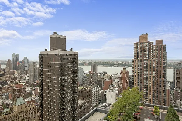 Sold by Nest Seekers International | media 2