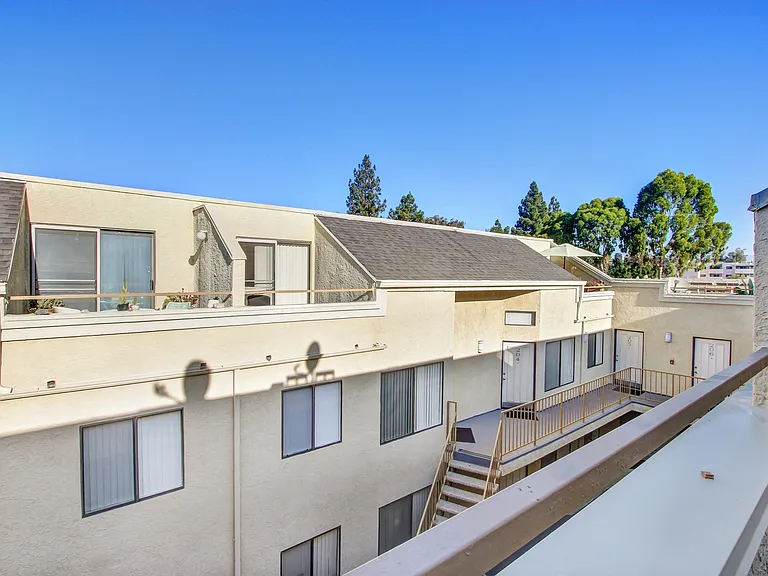 11325 Morrison St — Photo 80