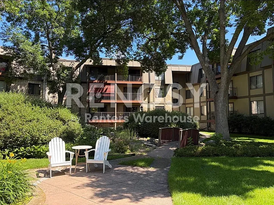 2200 Nevada Ave S #106