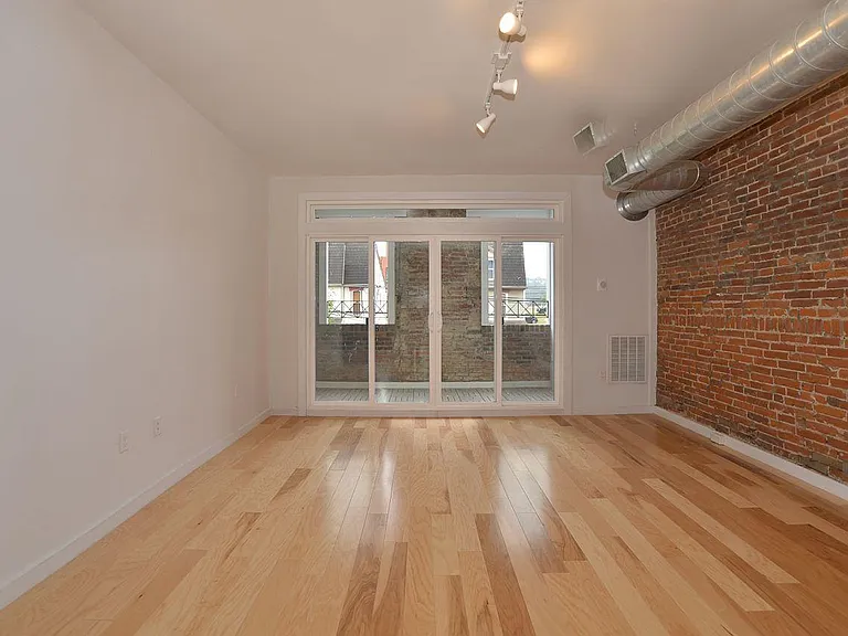 Living room & terrace
