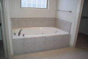 Jetted tub