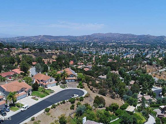 3rd image of 3079 Grandoaks Dr