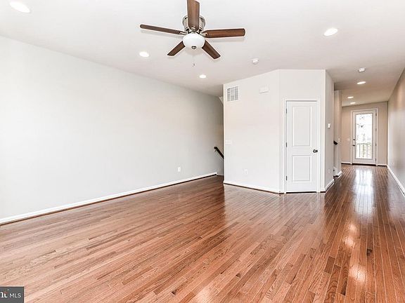 4th image of 42408 Dogwood Glen Sq