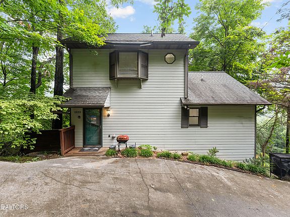 3rd image of 1523 Gillespie Way