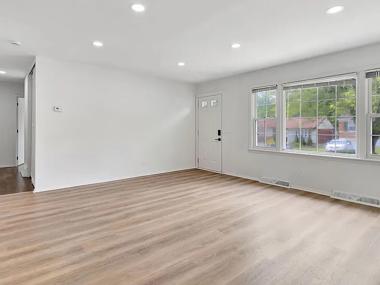 5946 Sunridge Dr — Photo 4