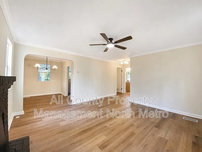 2 bed, 1.0 bath, 969 sqft, $1,800 — Photo 3