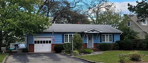 303 Clubhouse Rd — Photo 2